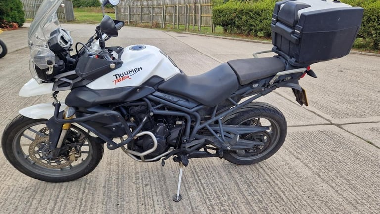 2013 13 TRIUMPH TIGER 800 ABS WHITE ENDURO ADVENTURE TOURER TOP BOX 26k MLS