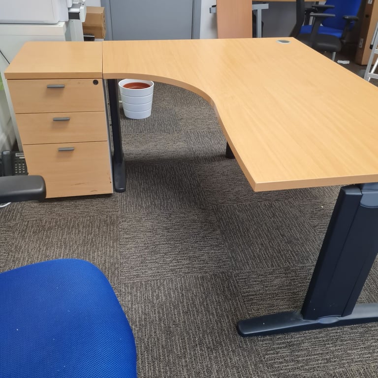 Beech managers corner office desks with 