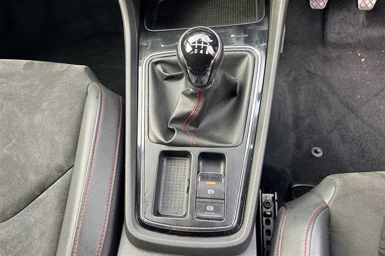 2020 SEAT Leon 1.5 TSi EVO (130 PS) FR Black Edition 5 Door Petrol Hatchback Hatchback Petrol Manual