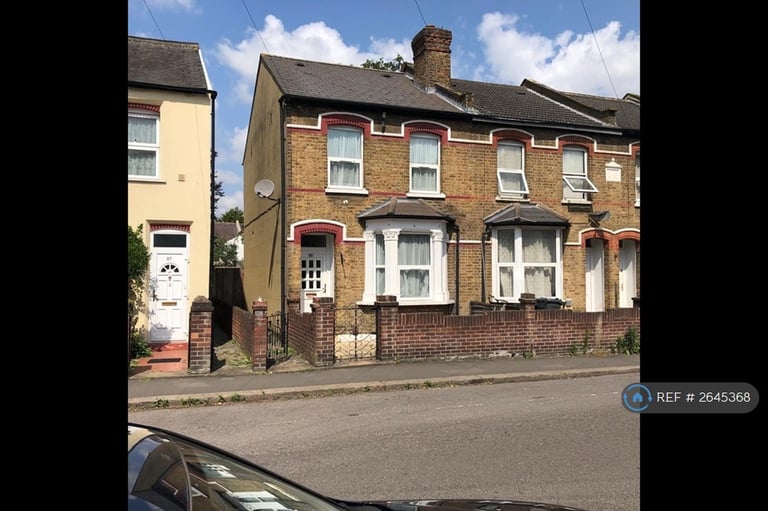 image for 4 bedroom house in Inwood Road, Middlesex, TW3 (4 bed) (#2645368)