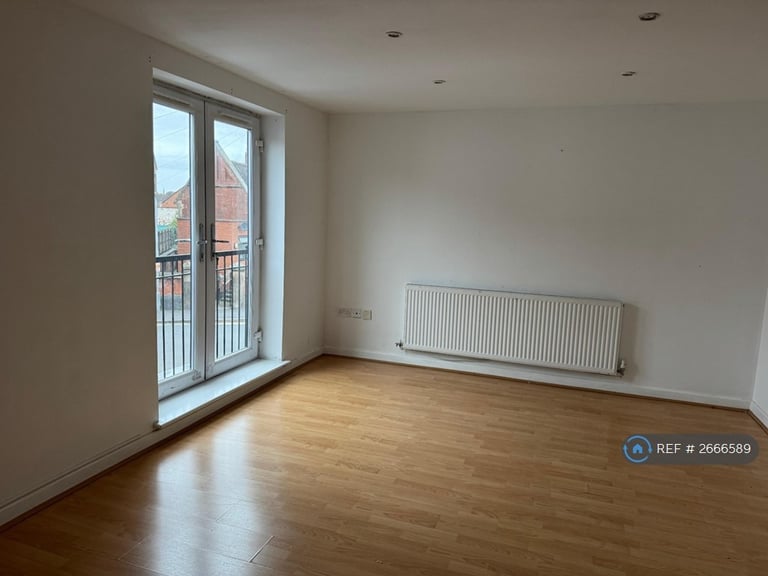 2 bedroom flat in Edward Street, Burton On Trent, DE14 (2 bed) (#2666589)