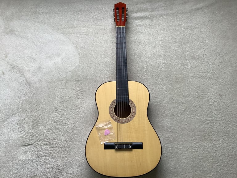 CLASSICAL GUITAR WITH NEW PLECTRUM 