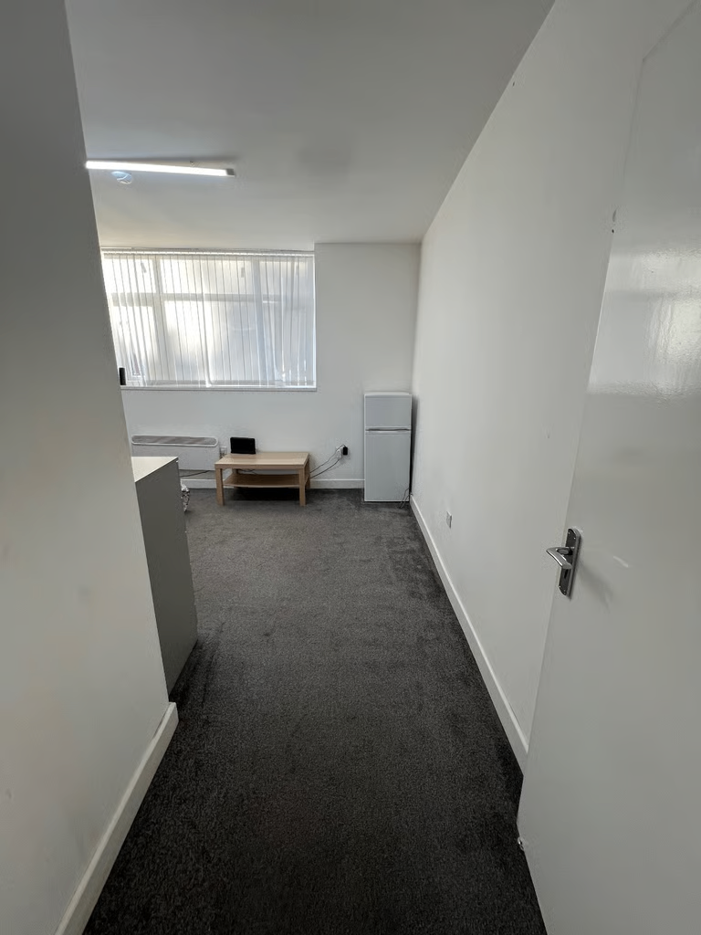 Spacious & Cosy En-suit Room for Rent AT L13 8AT