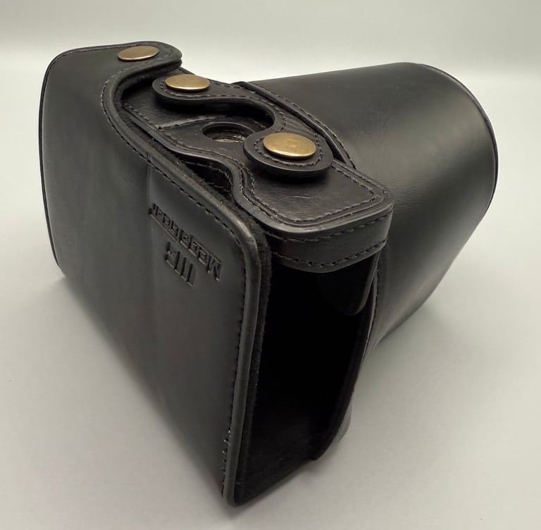  MegaGear MG1325 Ever Ready Leather Case with Battery Access, Black