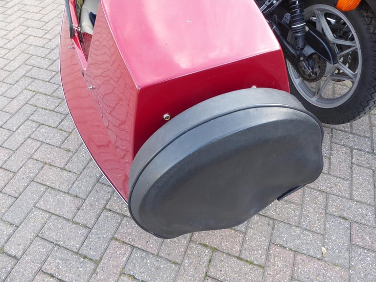HONDA CB 450 SIDECAR OUT FIT SQUIRE SIDECAR HAD IT STARTS NEEDS A GOOD SERVICE