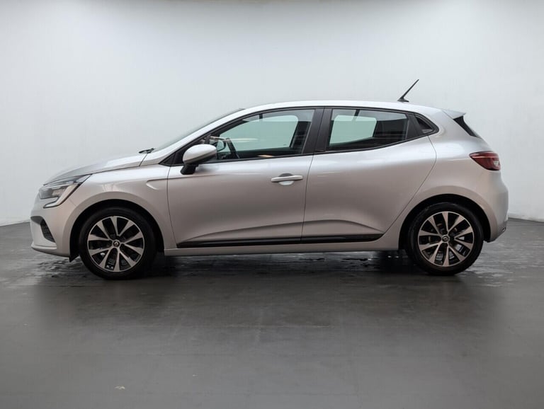 2022 Renault Clio 1.6 E-TECH Iconic Hatchback 5dr Petrol Hybrid Auto Euro 6 (s/s) (140 ps) NA HAT...