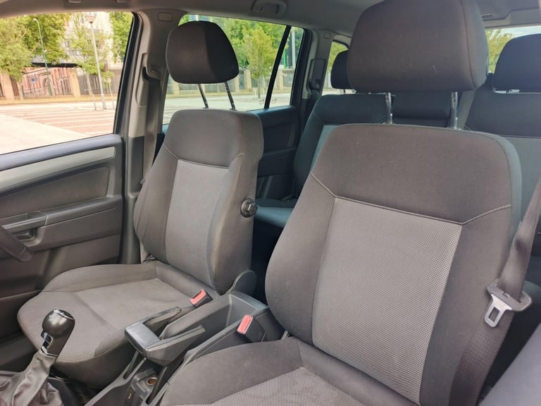 2012 Vauxhall Zafira 1.6 16V Design Euro 5 5dr (SNav) MPV Petrol Manual