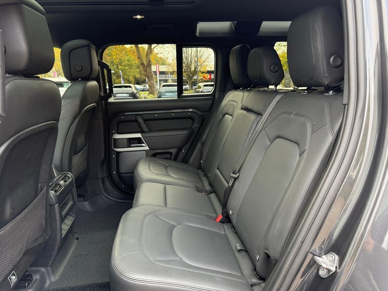 2022 Land Rover Defender 110 3.0 D300 MHEV HSE SUV 5dr Diesel Auto 4WD Euro 6 (s/s) (300 ps) ESTA...