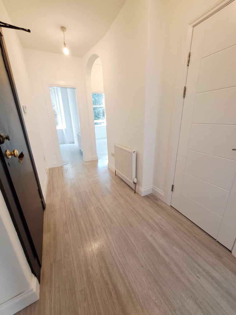 NEWLY REFURBISHED & UNFURNISHED CENTRAL 3 BED FLAT FOR RENT NOW