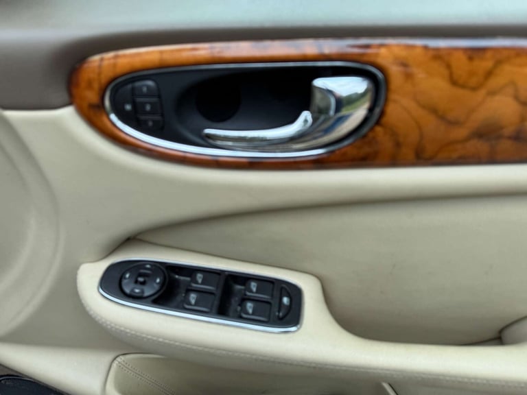 2007 Jaguar XJ 2.7 XJ Executive TDVi Auto 4dr Saloon Diesel Automatic