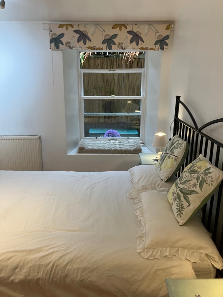 Flat for rent Edinburgh City Centre £1350 inc. gas and electric 