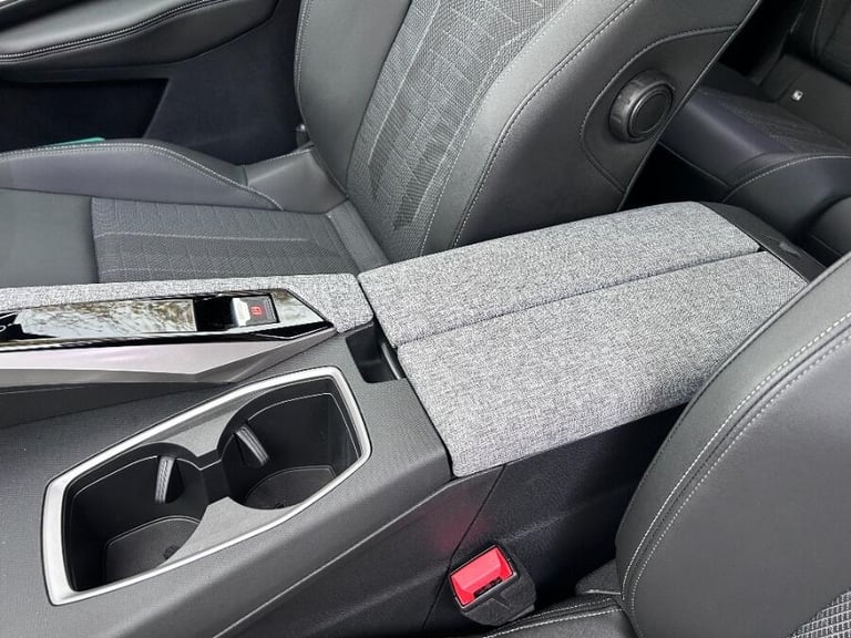 2025 Peugeot 5008 1.2 Hybrid Gt Suv 5dr Petrol Hybrid E Dsc6 Euro 6 (s/s) (136 Ps) HATCHBACK Petr...