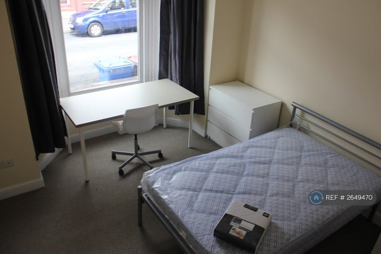 6 bedroom house in Hibbert Street, Manchester, M14 (6 bed) (#2649470)