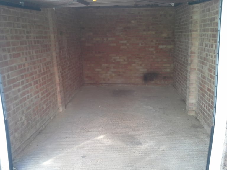 Garage to rent: Larch Drive (opp 31) Reading RG5 3LW