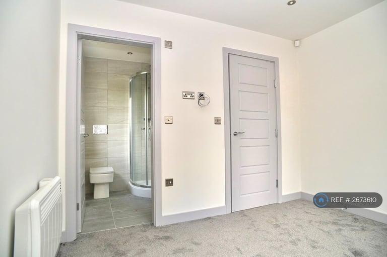 2 bedroom flat in Long Close Lane, Leeds, LS9 (2 bed) (#2673610)