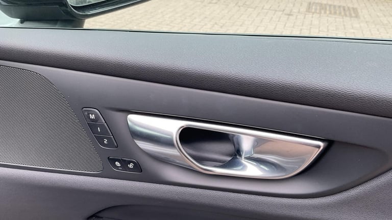 2025 Volvo V60 Plus, B4 Mild hybrid, Petrol, Dark ESTATE Petrol/Electric Hybrid Automatic