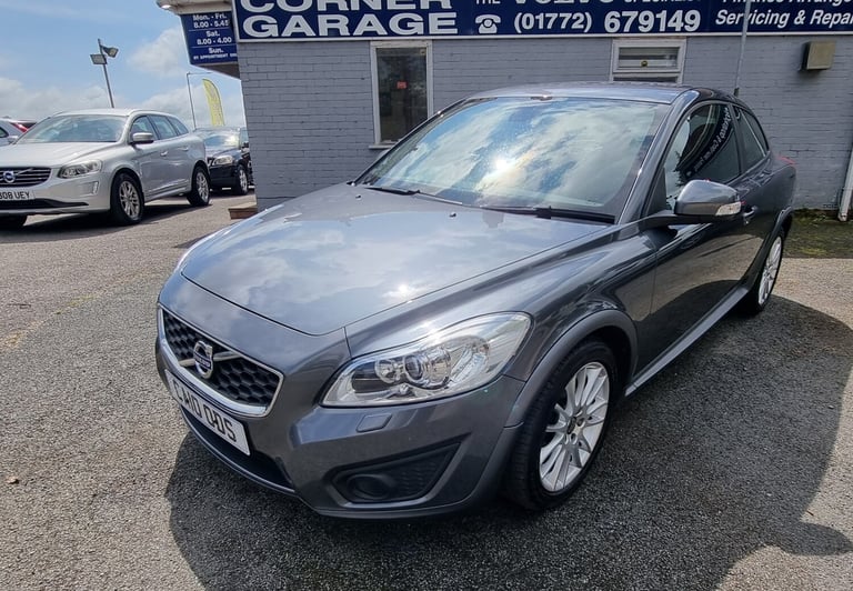 2010 VOLVO C30 SE LUX 2.0-136, 3 D00R, 6 SPEED DIESEL COUPE, 1 LADY OWNER