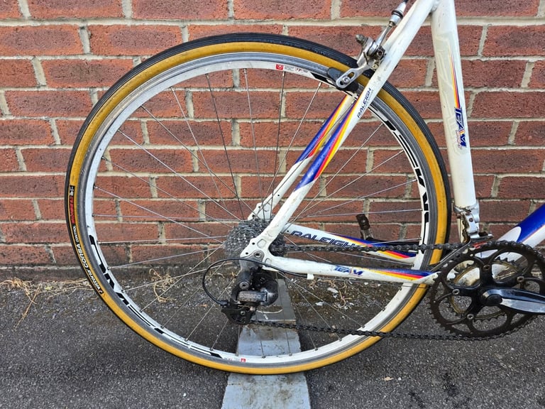 Road racing bike RALEIGH TEAM SPORT Wheels 700C Frame 21,5"