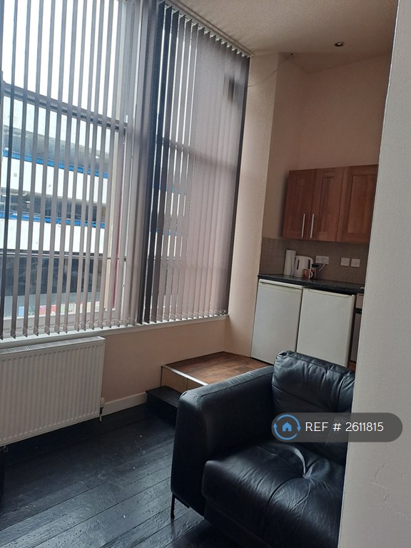image for 2 bedroom flat in Victoria Road, Dundee, DD1 (2 bed) (#2611815)