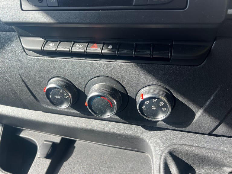 RENAULT MASTER SM35 2.3 BLUE DCI 135PS START L1H2 SWB VAN 73 REG 38,200 MILES