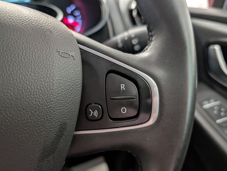 2019 Renault Clio 0.9 TCe Iconic Euro 6 (s/s) 5dr HATCHBACK Petrol Manual