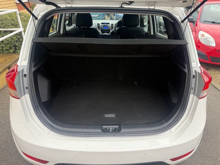 2012 Hyundai IX20 1.4 Active BlueDrive White 5 Door Bluetooth Low Insurance 