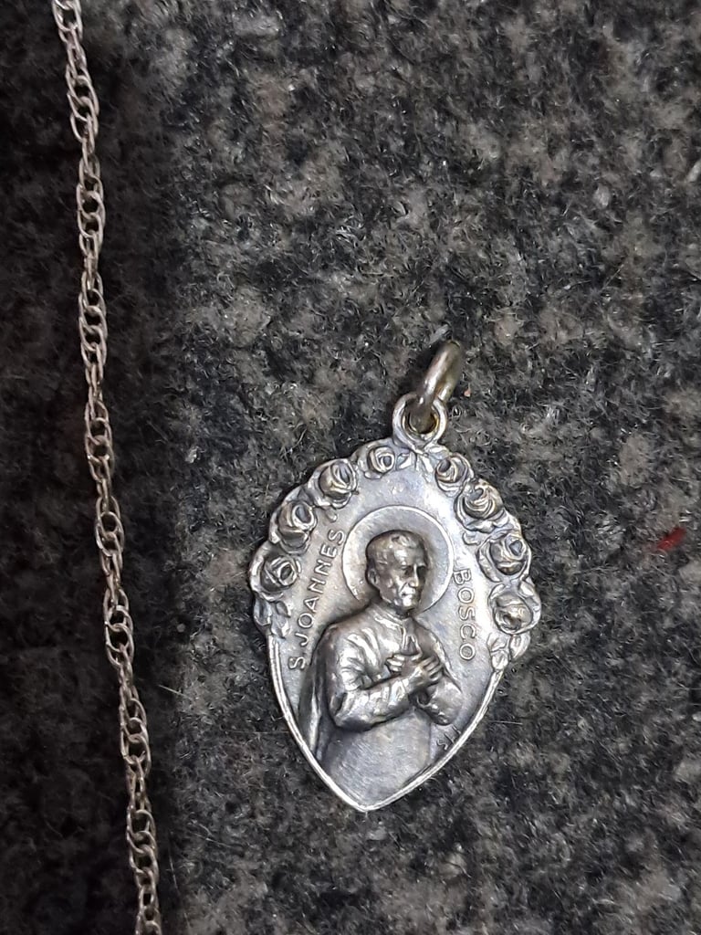 3 religious silver pendants and 2 silver chains 