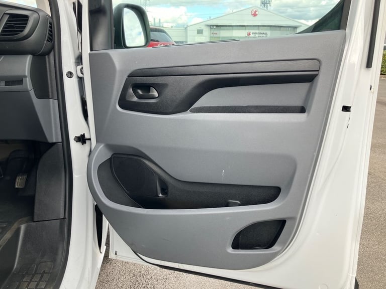 2022 Vauxhall Vivaro 2900 1.5d 100PS Dynamic H1 Van Van DIESEL Manual