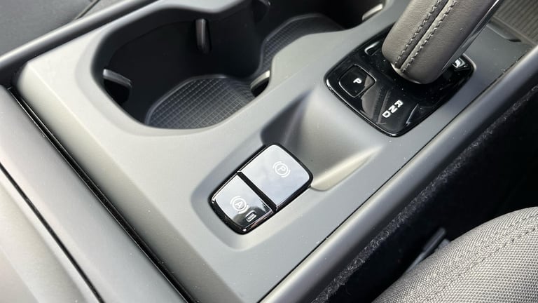 2020 Volvo XC40 Momentum B4 AWD mild hybrid ESTATE Petrol/Electric Hybrid Automatic