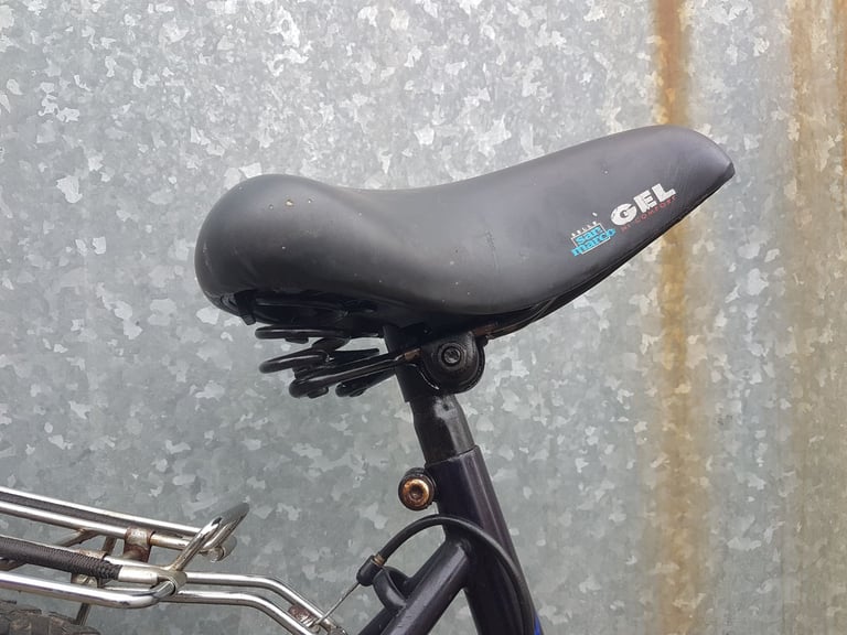 Diamondback Outlook (black/blue) 26 inch wheel adults bike,Shimano gears,gel saddle,stand rack