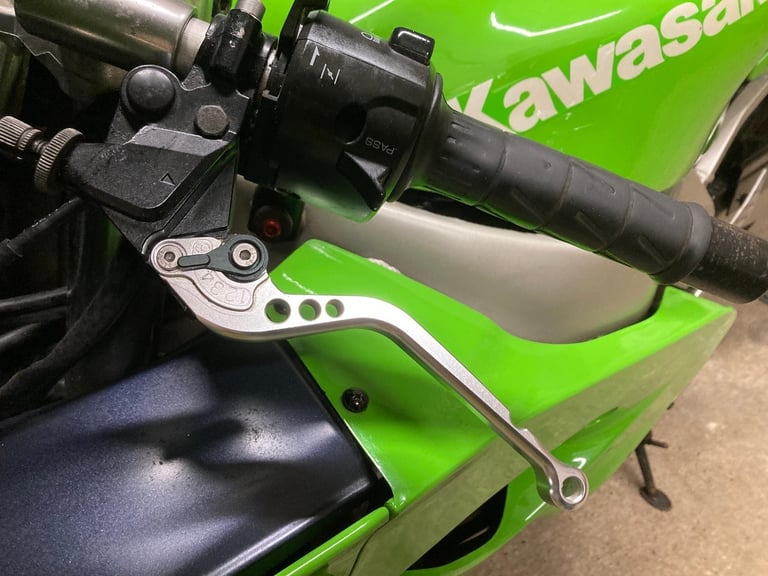 1998 Kawasaki ZX9R C1 NINJA (CLASSIC MOTORCYCLE) A VERY HONEST ORIGINAL BIKE !!