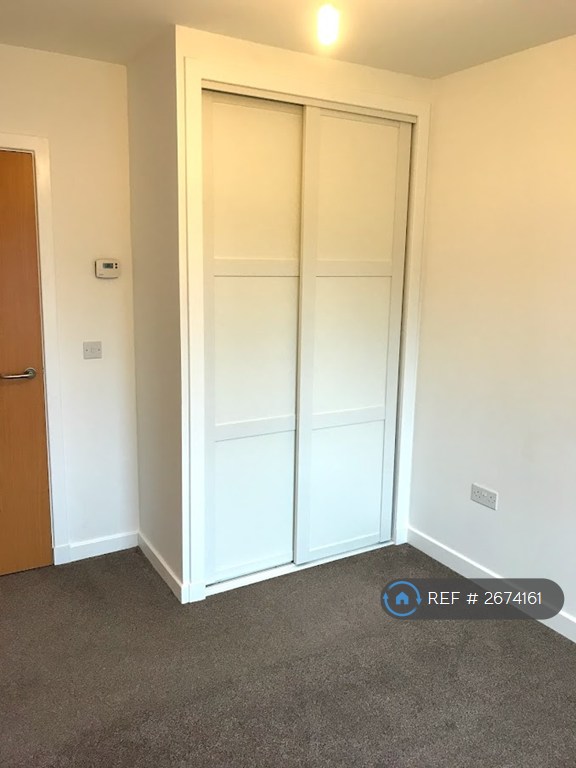 2 bedroom flat in Shaw Road, Aberdeen, AB25 (2 bed) (#2674161)