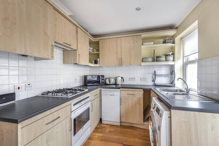 💫 Spacious and Bright Double Room in Poplar E14 | Close to Canary Wharf & Central London!