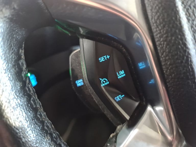 FORD TRANSIT CONNECT 1.5 200 ECOBLUE LIMITED P/V L1 120 BHP SWB DIESEL