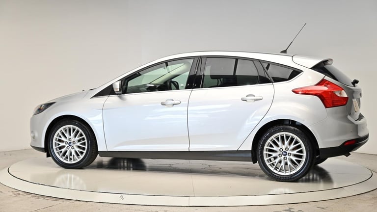 2014 Ford Focus 1.6 TDCi Zetec Euro 5 (s/s) 5dr HATCHBACK Diesel Manual