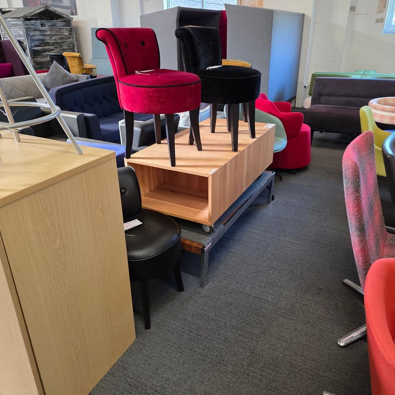♻️Used Office Furniture! Chairs and Table, desks, chairs and much more! Delivery Nationwide 🚚
