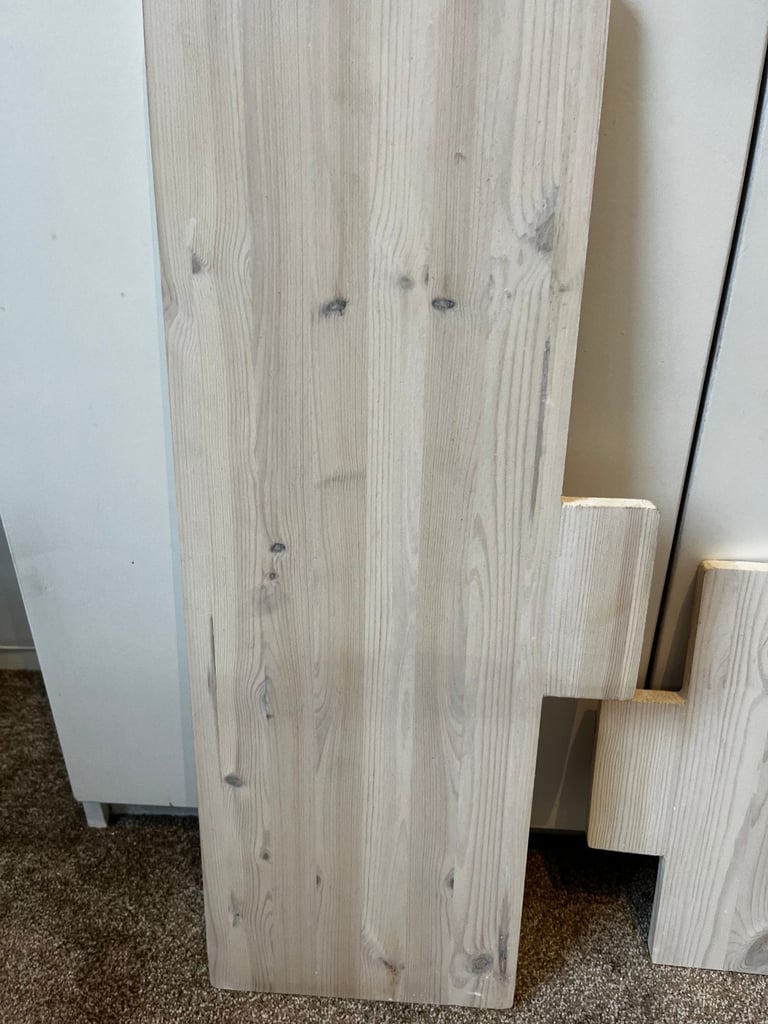 Immaculate ergonomic solid wood, dust white desk stand for laptops - NW1 Camden