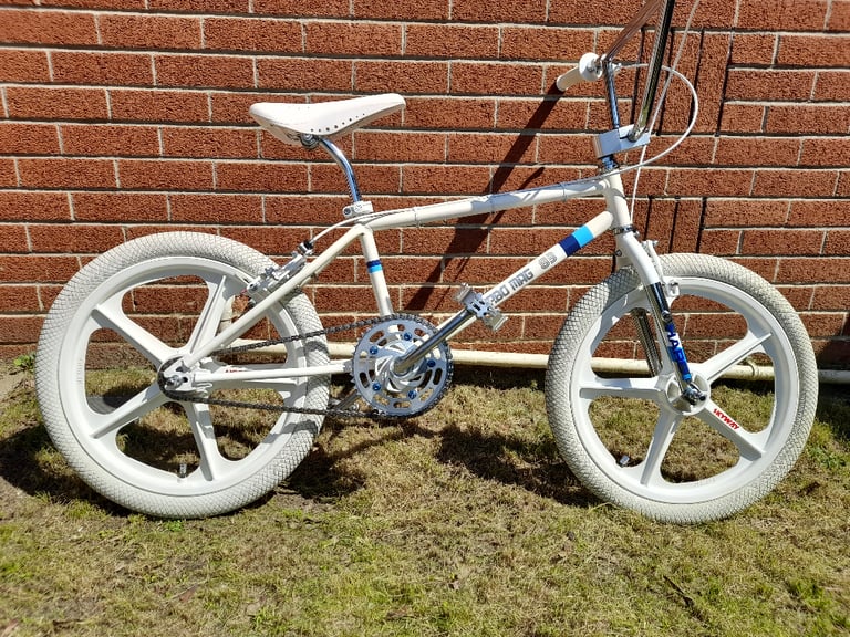 Apollo awesome bmx hotsell