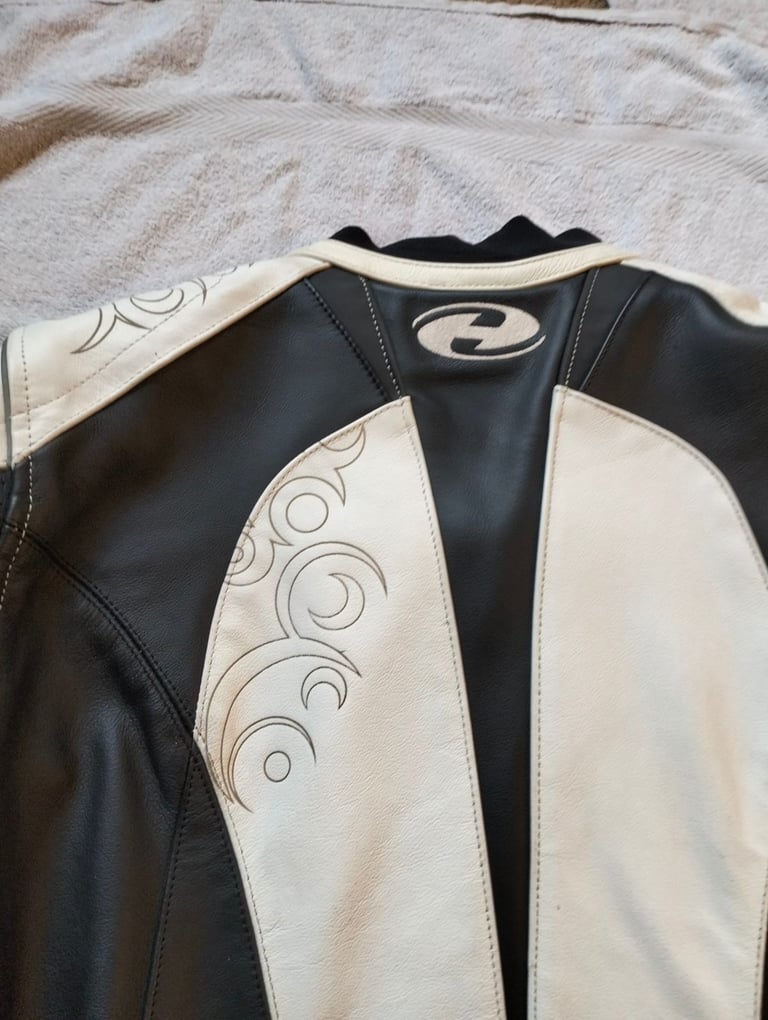 Held Womens Leather Motorbike 2 piece Suit  Size UK 12 EU 42 Jacket 38" Trousers 32"