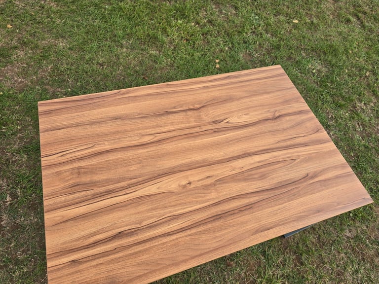 Extra guests for dinner? Table 80 x 120 - stores flat! Desk but also great spare table!