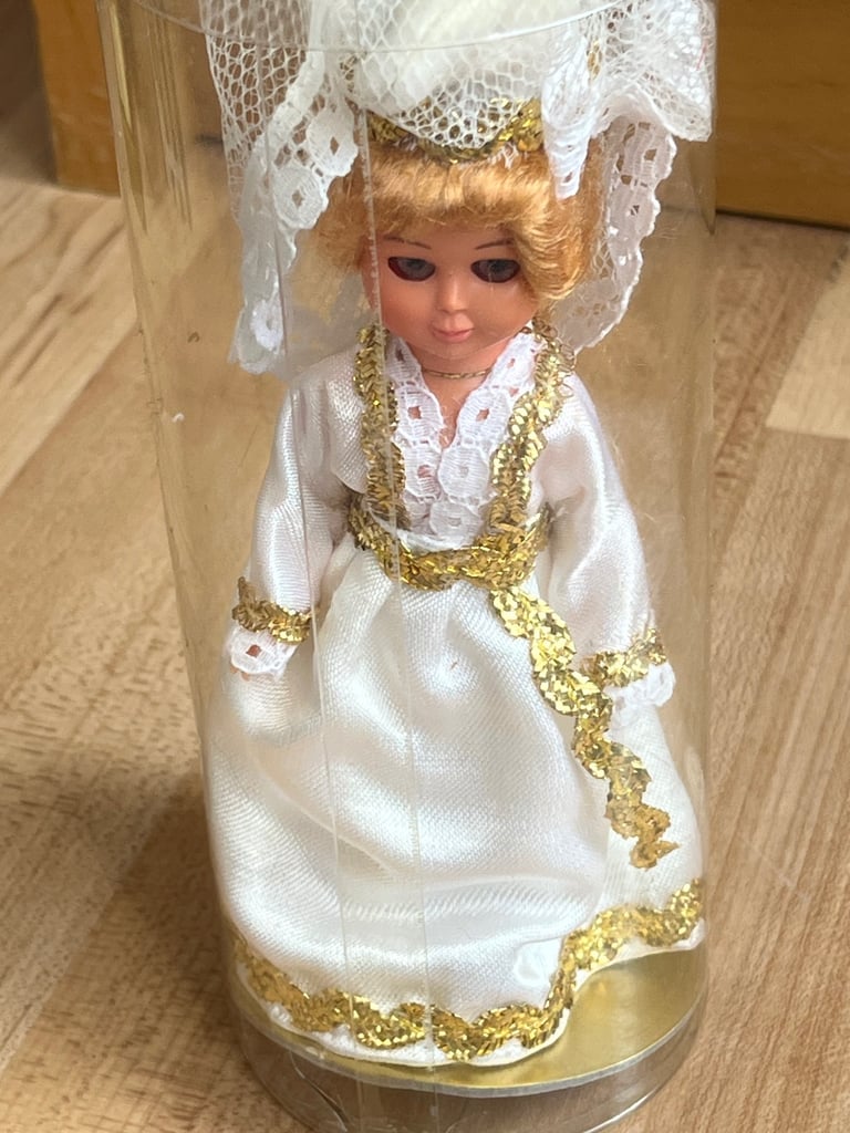 Vintage souvenir dolls 