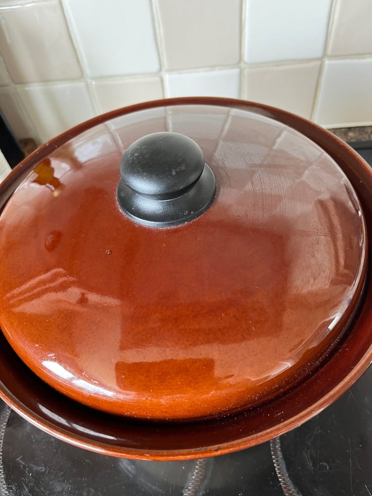 Family size slow cooker