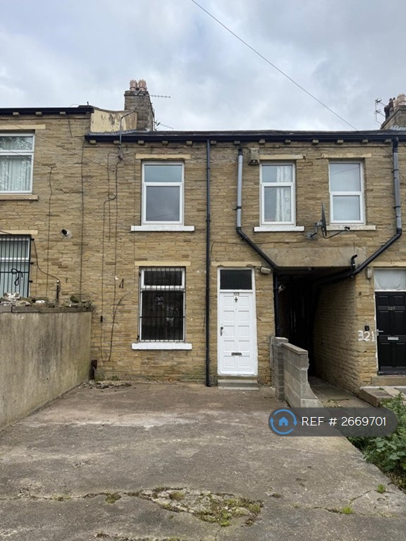 2 bedroom house in Girlington Road, Bradford, BD8 (2 bed) (#2669701)