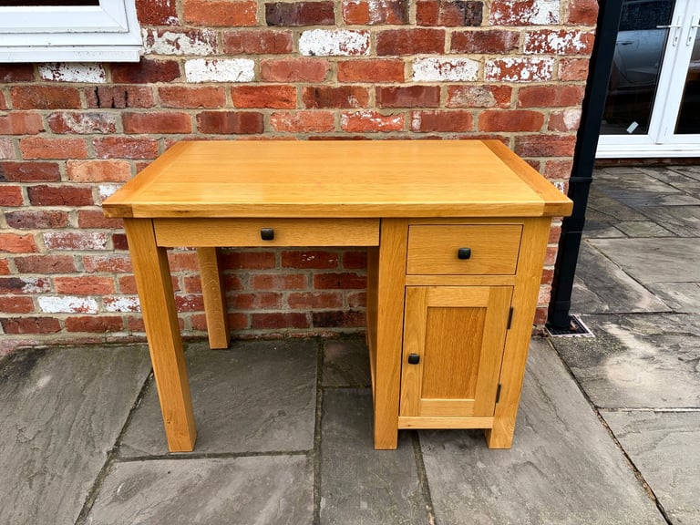Solid Oak Desk - Excellent Condition 
