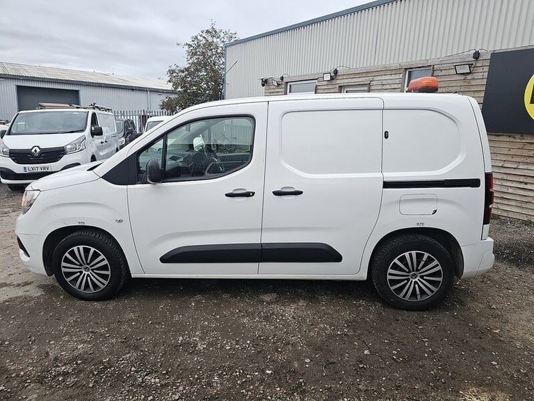 2020 Vauxhall Combo 2000 1.5 Turbo D 100ps H1 Sportive Van PANEL VAN DIESEL Manual