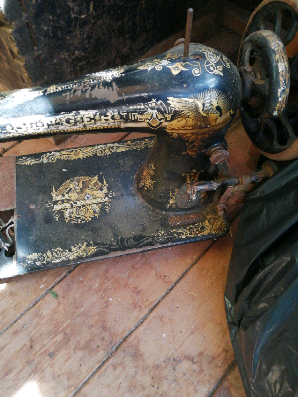 Singer sewing machine top. 