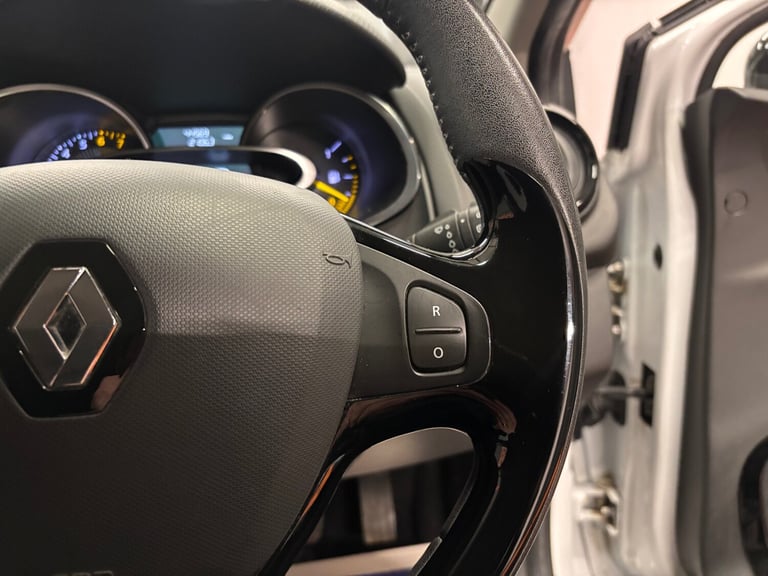 2015 Renault Clio 1.2 16V Dynamique MediaNav 5dr HATCHBACK Petrol Manual