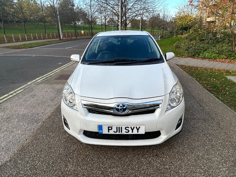 2011 Toyota, AURIS 1.8 hybrid, drives perfect, excellent condition,long mot 