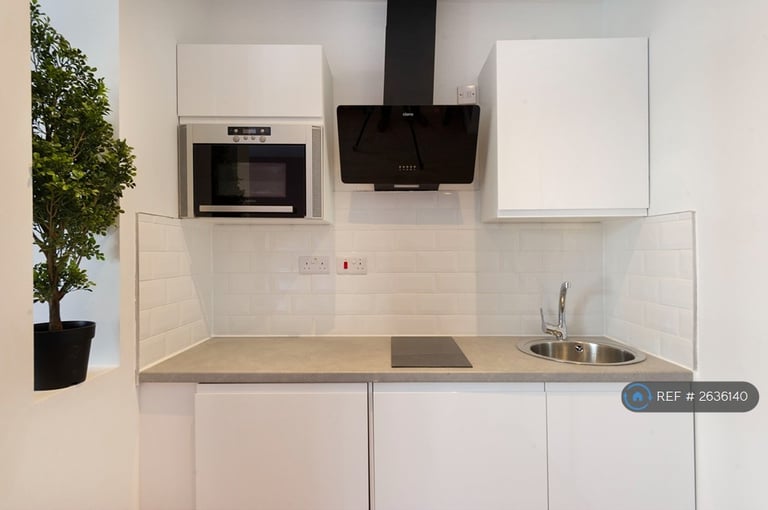 Studio flat in Kensington Gardens Square, London, W2 (#2636140)