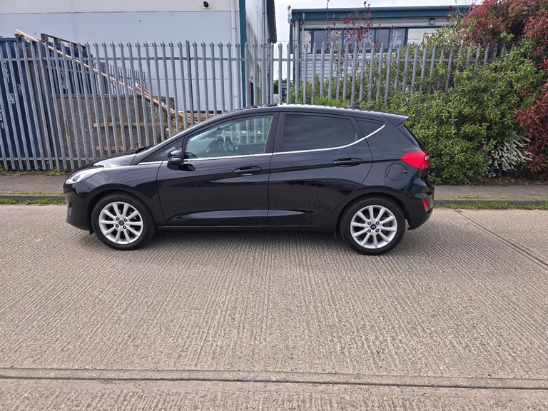 AUTOMATIC FORD FIESTA TITANIUM PRIVATE SALE 